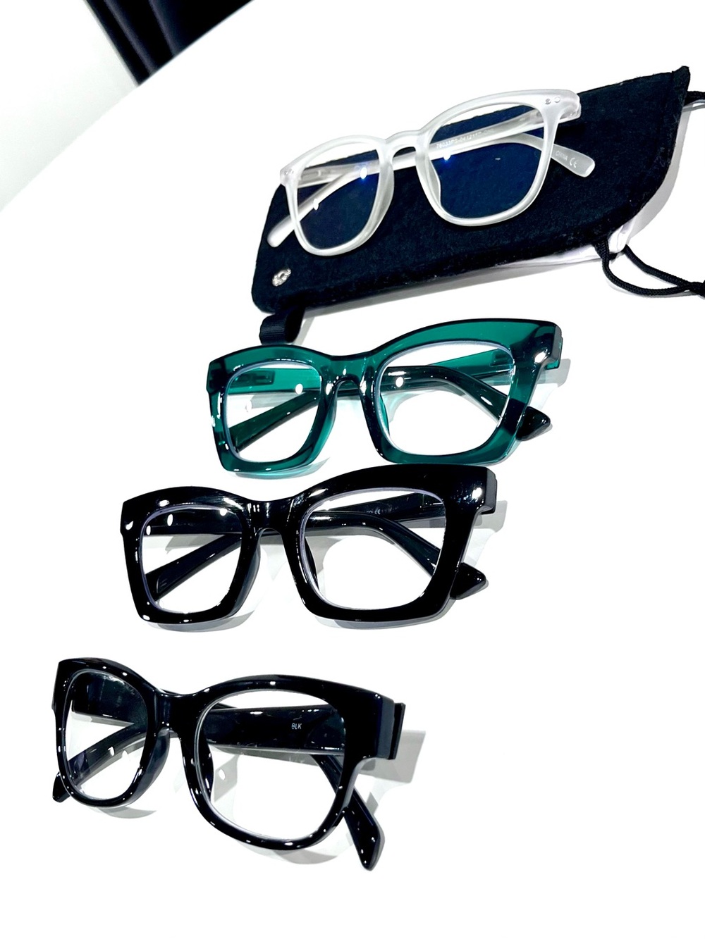 4 pairs of 1.5 strength reading glasses - Picture 2 of 2